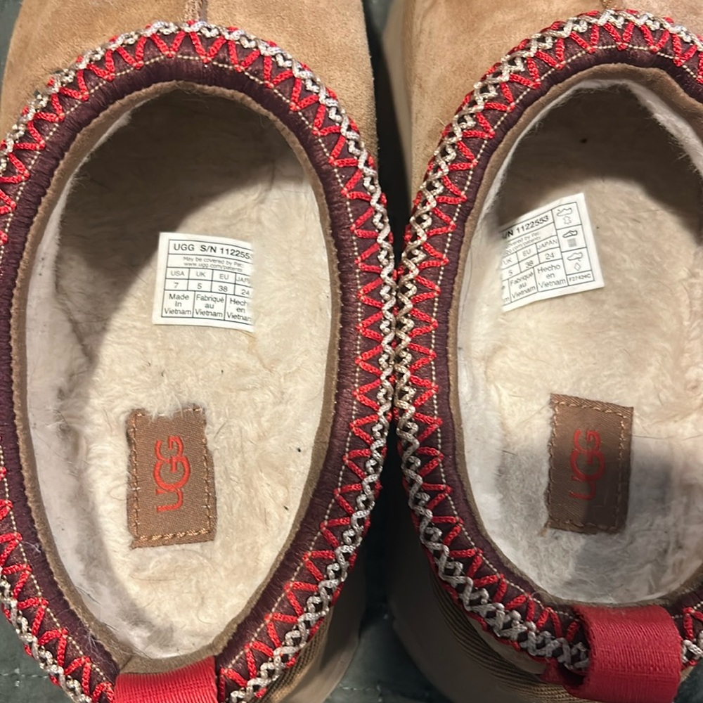 Ugg platform size 7 - Picture 3 of 5